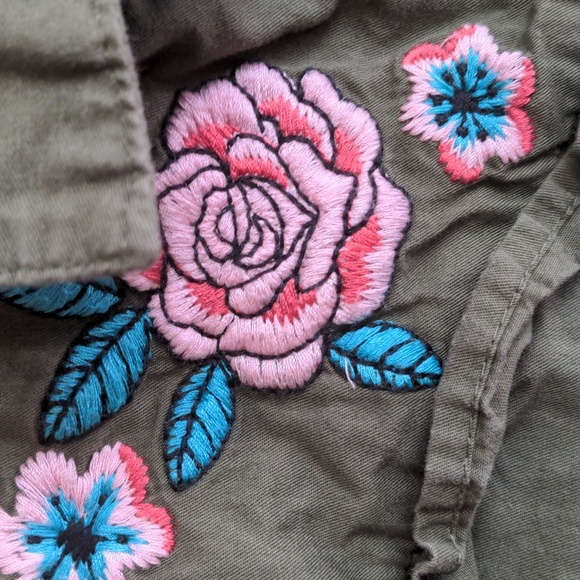 #16 ๐ 5 For $25 ๐ Two Girls Shirts - Picture 7 of 9